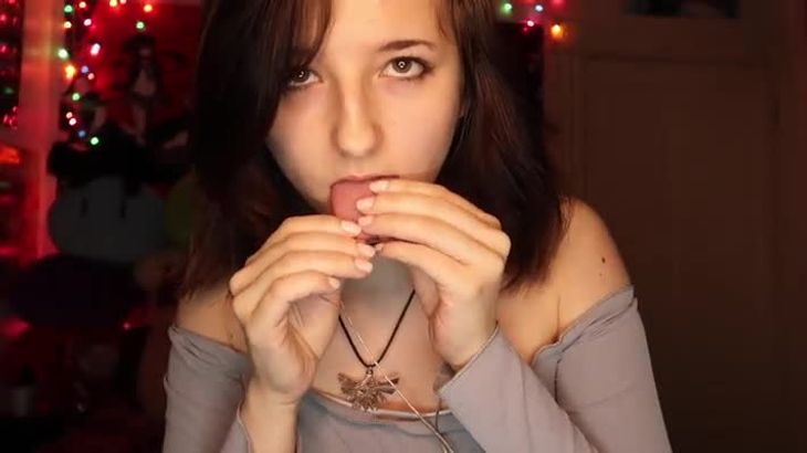 AftynRose ASMR 在线播放:沉浸式身体触发音助眠视频
