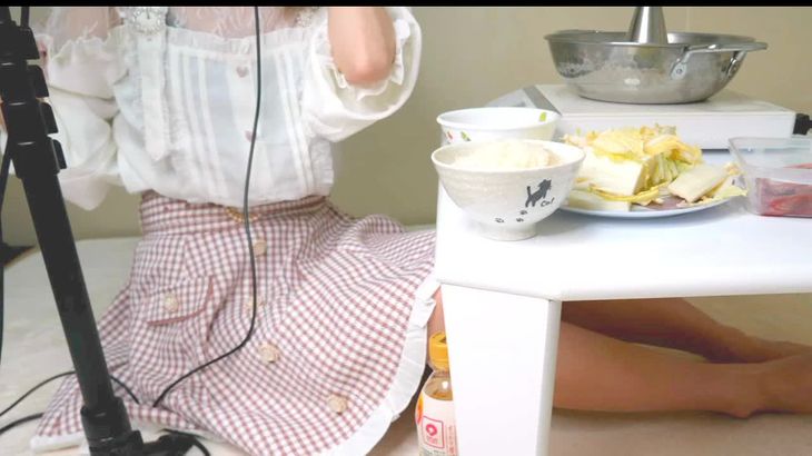 利香ASMR视频在线播放:私服料理聊天助眠体验