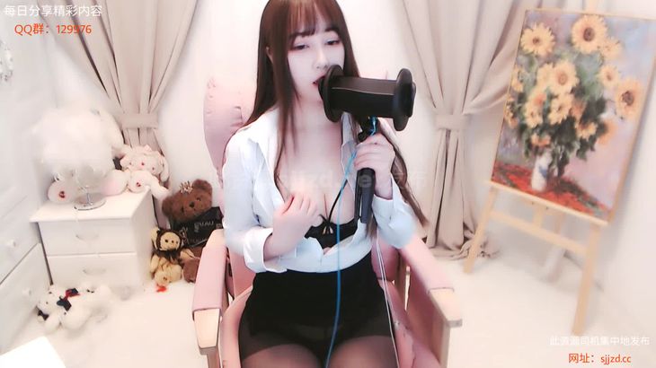 尤猫醒醒ASMR在线视频:白衬衫舔耳诱惑与放松助眠声音体验