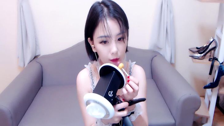 清软喵白丝女仆ASMR专属福利在线播放：耳畔私语与沉浸侍奉