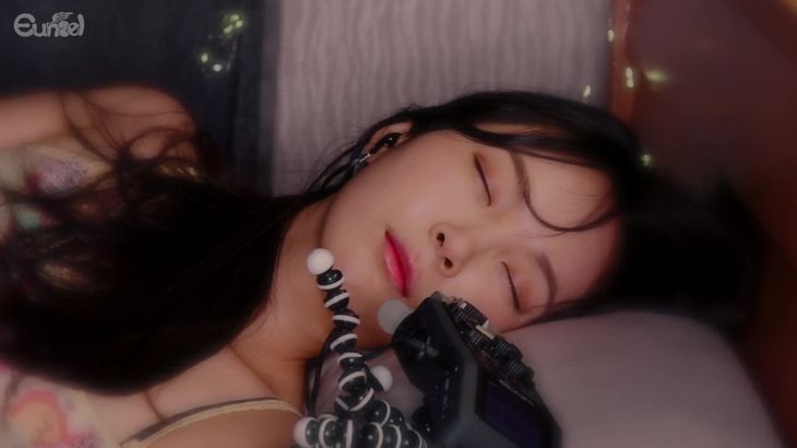 이리 ASMR视频在线播放:舒适呼吸声伴你入眠的夜晚