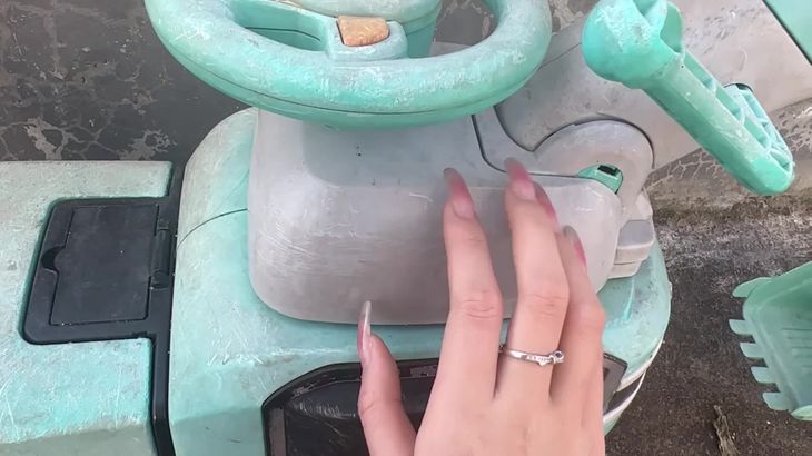六六ASMR视频在线播放：沉浸式声控助眠与指甲敲击触发音